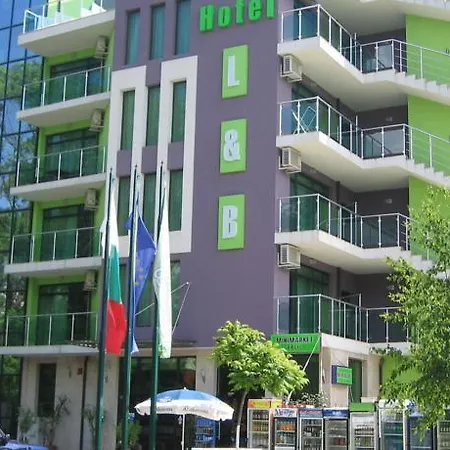 L&b- Free Parking Готель