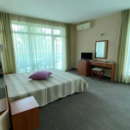 L&b- Free Parking Готель 3*