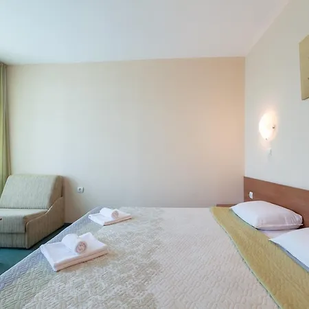 L&b- Free Parking Готель 3*