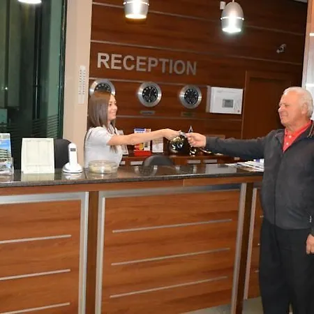 L&b- Free Parking 3* Napospart