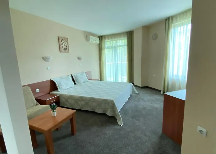 L&b- Free Parking Отель