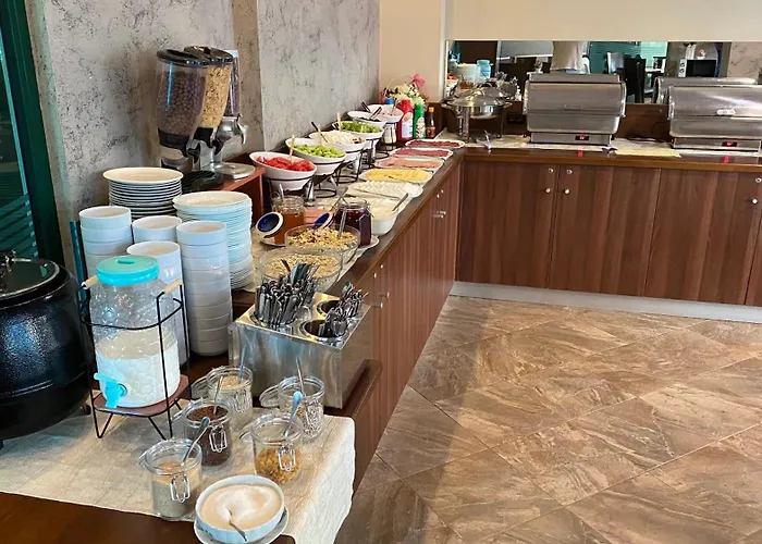 L&b- Free Parking Отель Солнечный берег