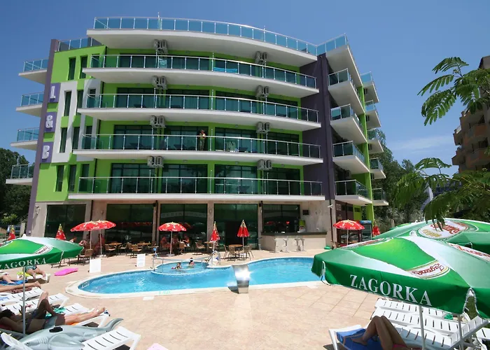 Отель L&b- Free Parking 3*